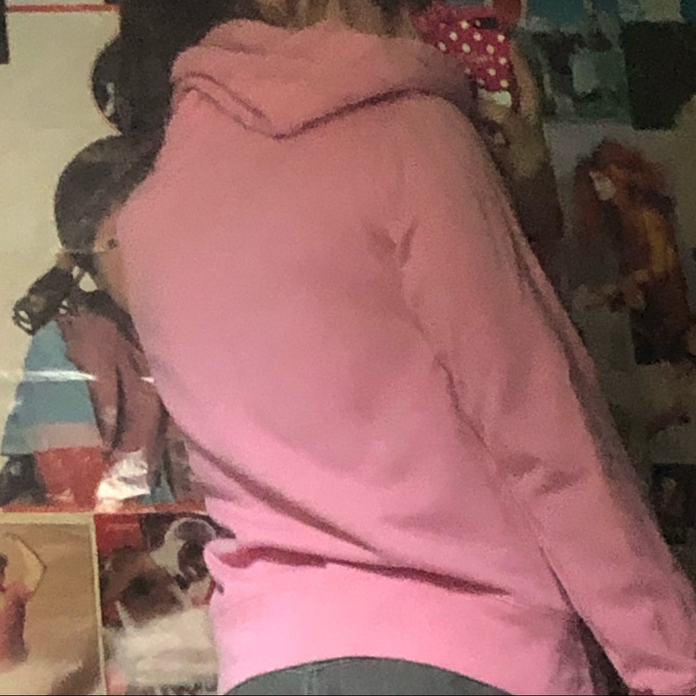 pink aeropostale sweatshirt<3